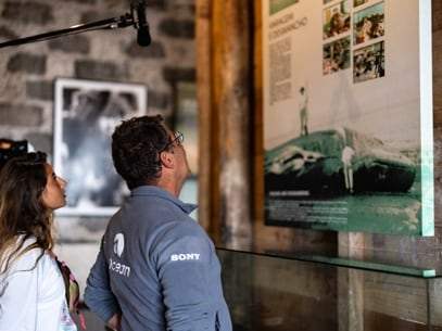 Visite du musée des baleiniers avec l’équipe de tournage